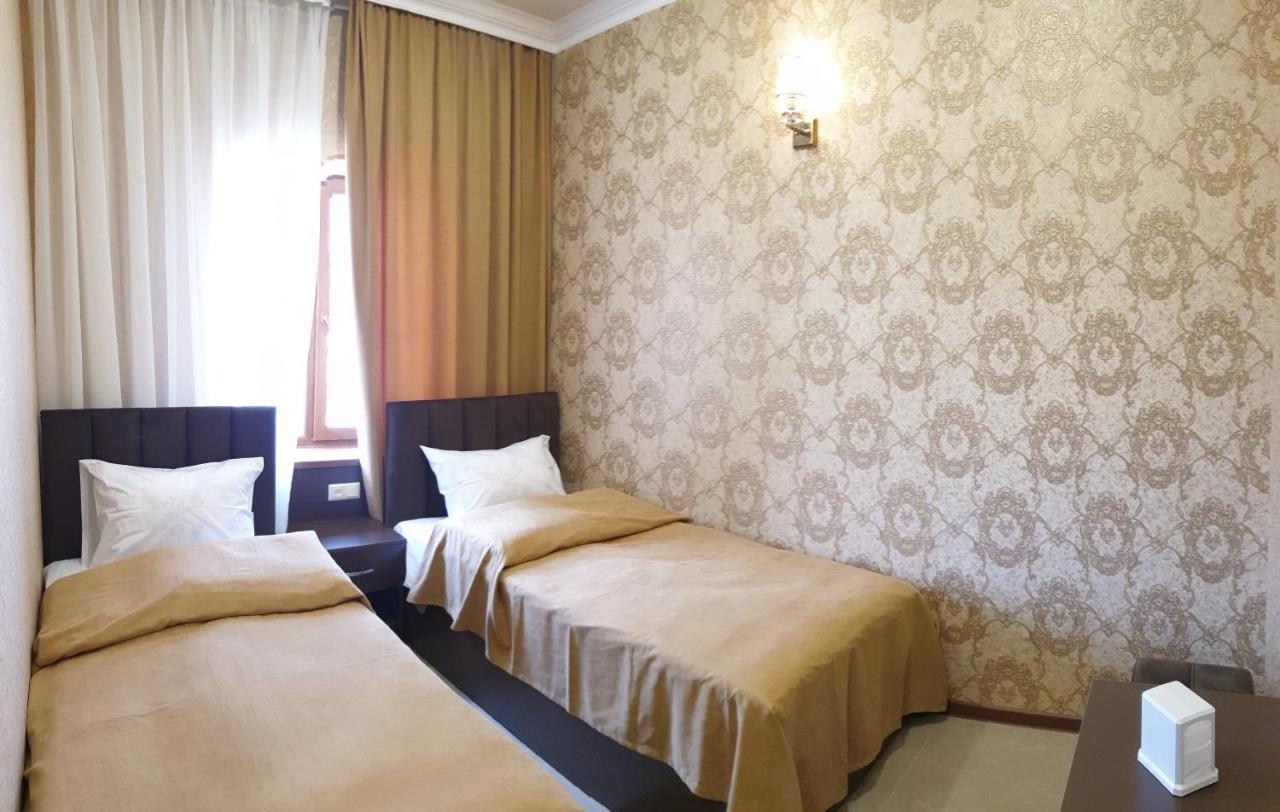 Khrchit Hotel Martuni Exterior foto
